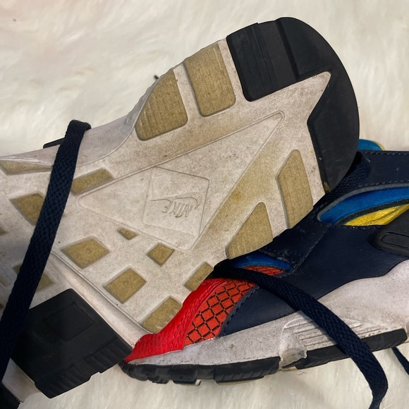 Nike shoe - Picture 2 of 4